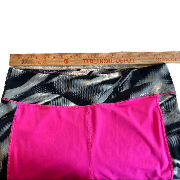 NWOT 3XL Lularoe Rise Fearless High Waist, Capri Length, Workout Fitness Legging - Picture 6 of 9